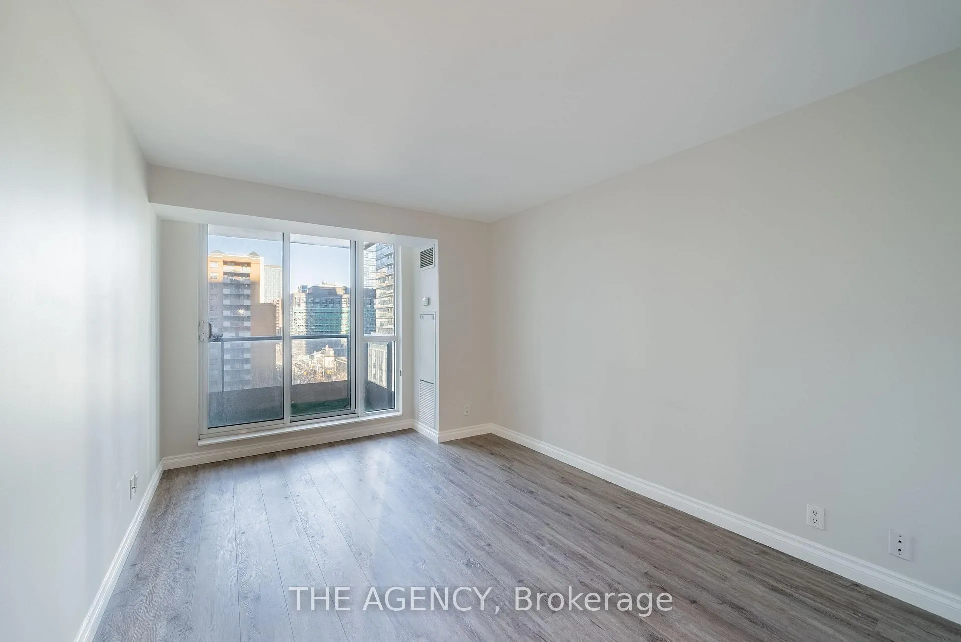 Photo 9 of Unit 902, 76 Shuter Street, Toronto, Church-Yonge Corridor — HOMEH