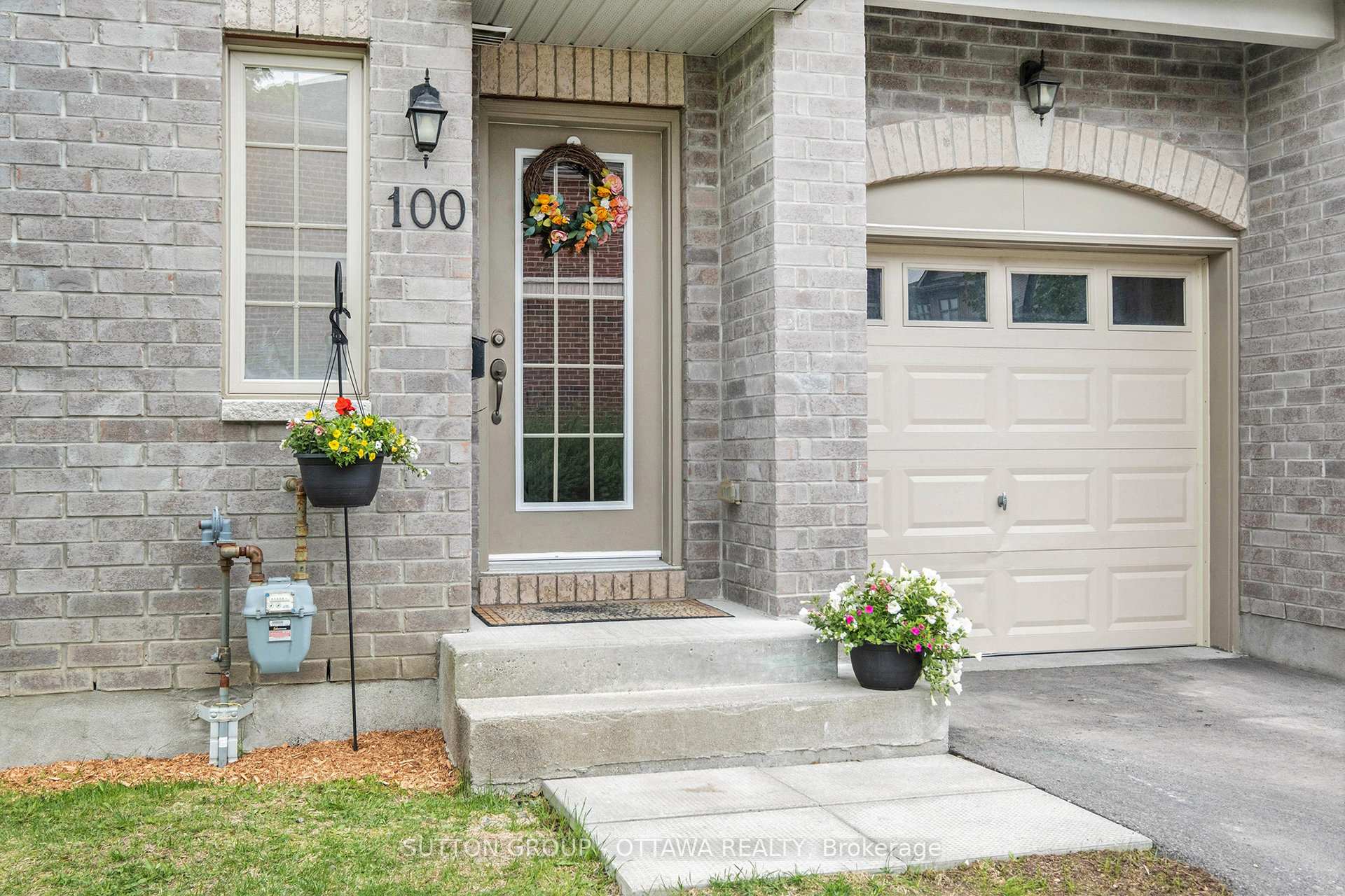 Photo 2 of 100 Camden Private, Ottawa, Barrhaven - Cedargrove/Fraserdale — HOMEH