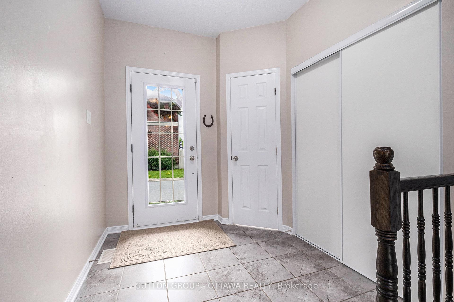 Photo 3 of 100 Camden Private, Ottawa, Barrhaven - Cedargrove/Fraserdale — HOMEH