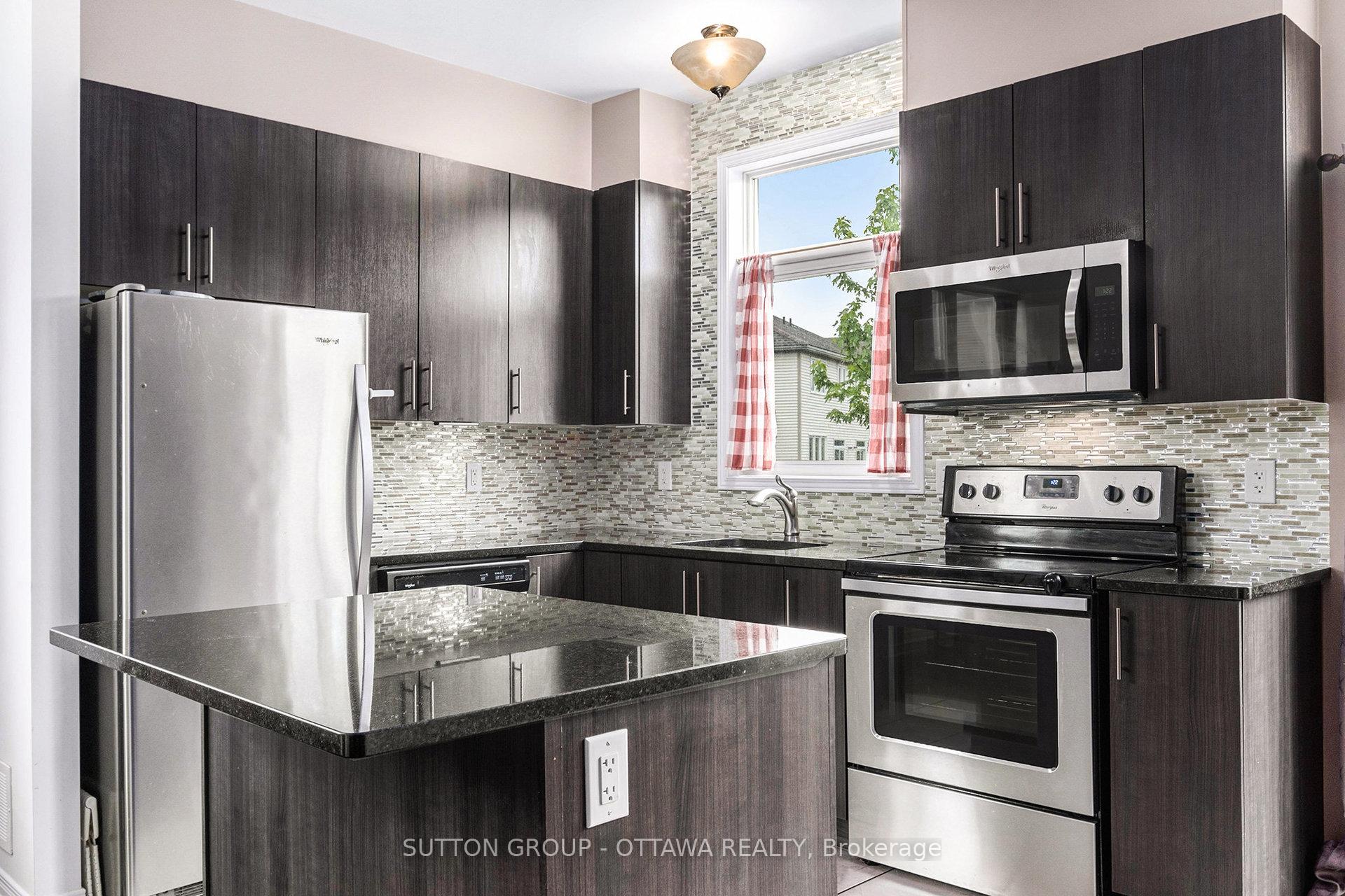 Photo 6 of 100 Camden Private, Ottawa, Barrhaven - Cedargrove/Fraserdale — HOMEH