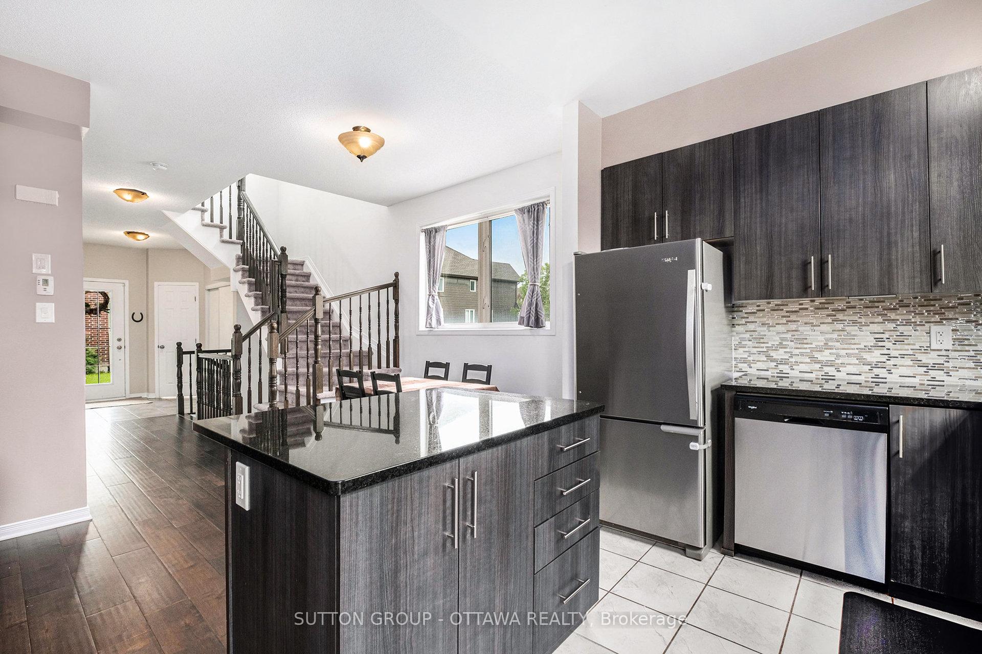 Photo 7 of 100 Camden Private, Ottawa, Barrhaven - Cedargrove/Fraserdale — HOMEH