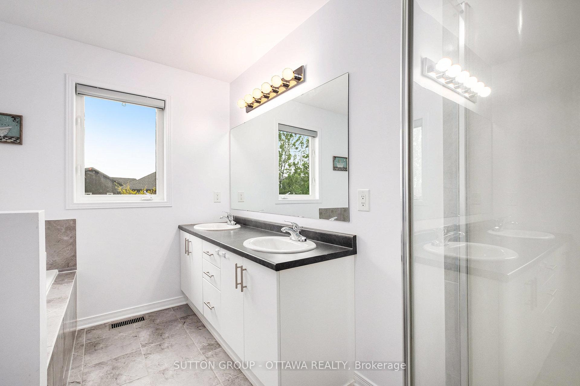 Photo 11 of 100 Camden Private, Ottawa, Barrhaven - Cedargrove/Fraserdale — HOMEH