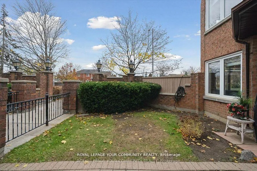 Photo 5 of Unit 36, 735 New Westminster Drive, Vaughan, Crestwood-Springfarm-Yorkhill — HOMEH