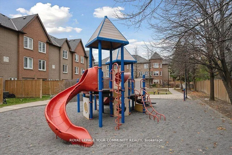 Photo 6 of Unit 36, 735 New Westminster Drive, Vaughan, Crestwood-Springfarm-Yorkhill — HOMEH