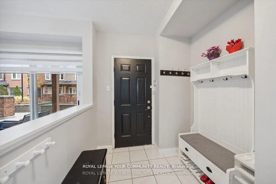Photo 7 of Unit 36, 735 New Westminster Drive, Vaughan, Crestwood-Springfarm-Yorkhill — HOMEH