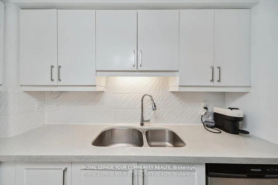 Photo 13 of Unit 36, 735 New Westminster Drive, Vaughan, Crestwood-Springfarm-Yorkhill — HOMEH