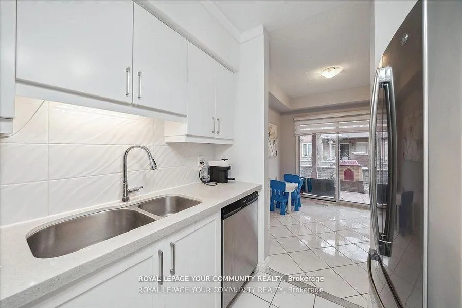 Photo 14 of Unit 36, 735 New Westminster Drive, Vaughan, Crestwood-Springfarm-Yorkhill — HOMEH