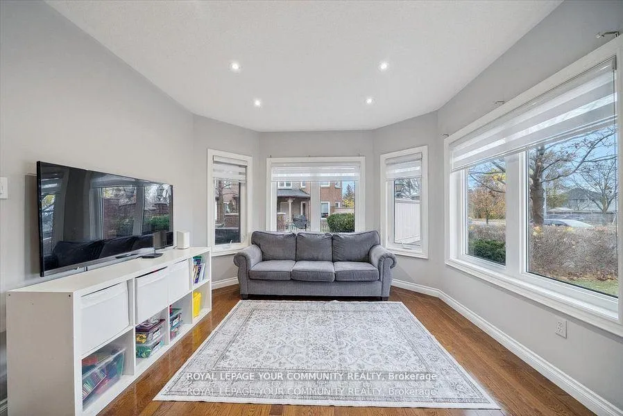 Photo 15 of Unit 36, 735 New Westminster Drive, Vaughan, Crestwood-Springfarm-Yorkhill — HOMEH