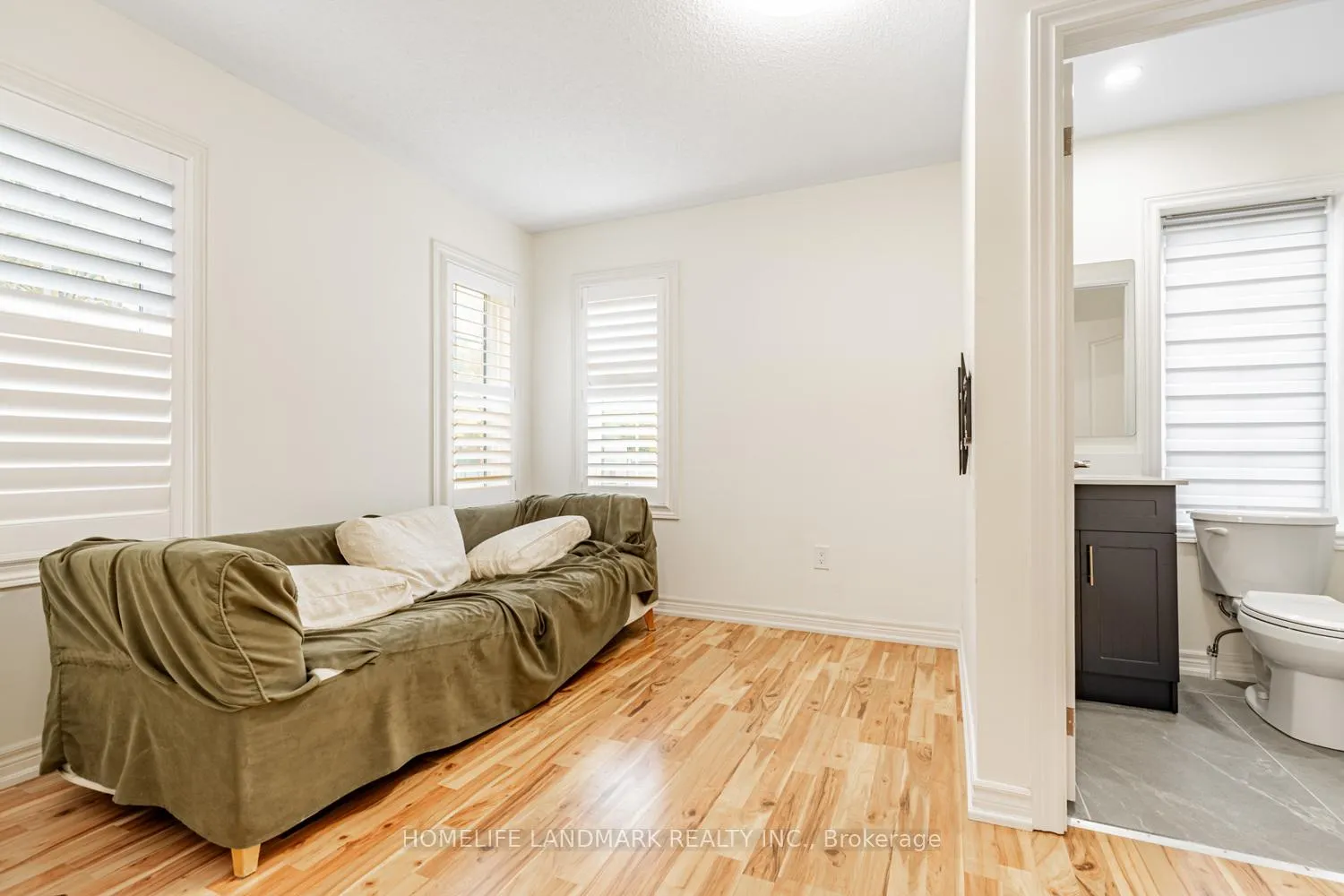 Photo 9 of Unit Upper, 29 Spvi Grove Way, Markham, Rural Markham — HOMEH