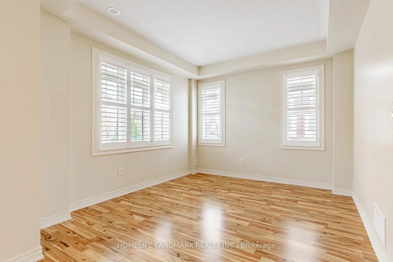 Photo 21 of Unit Upper, 29 Spvi Grove Way, Markham, Rural Markham — HOMEH