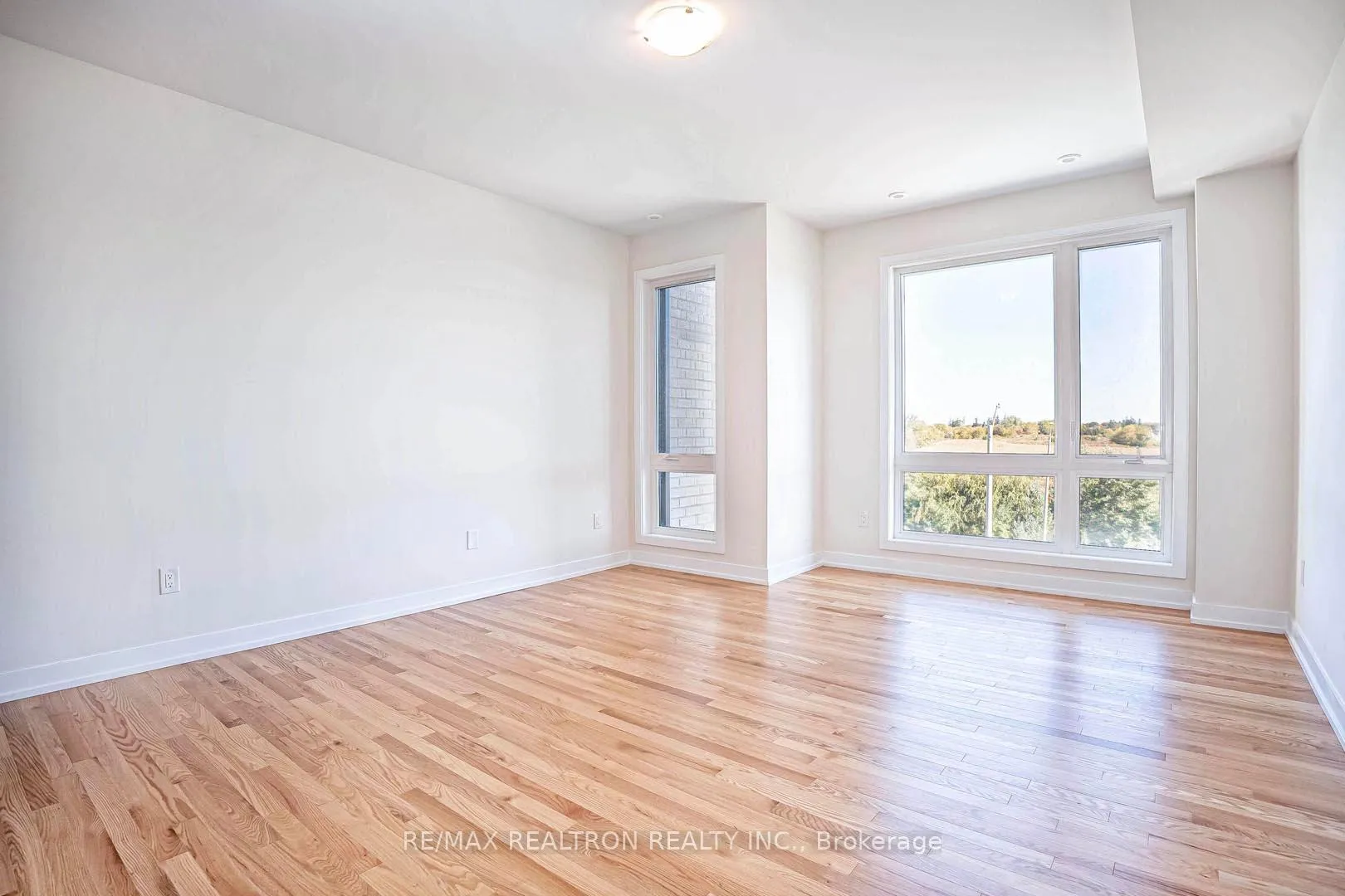 Photo 4 of 45 Mikayla Lane, Markham, Cornell — HOMEH