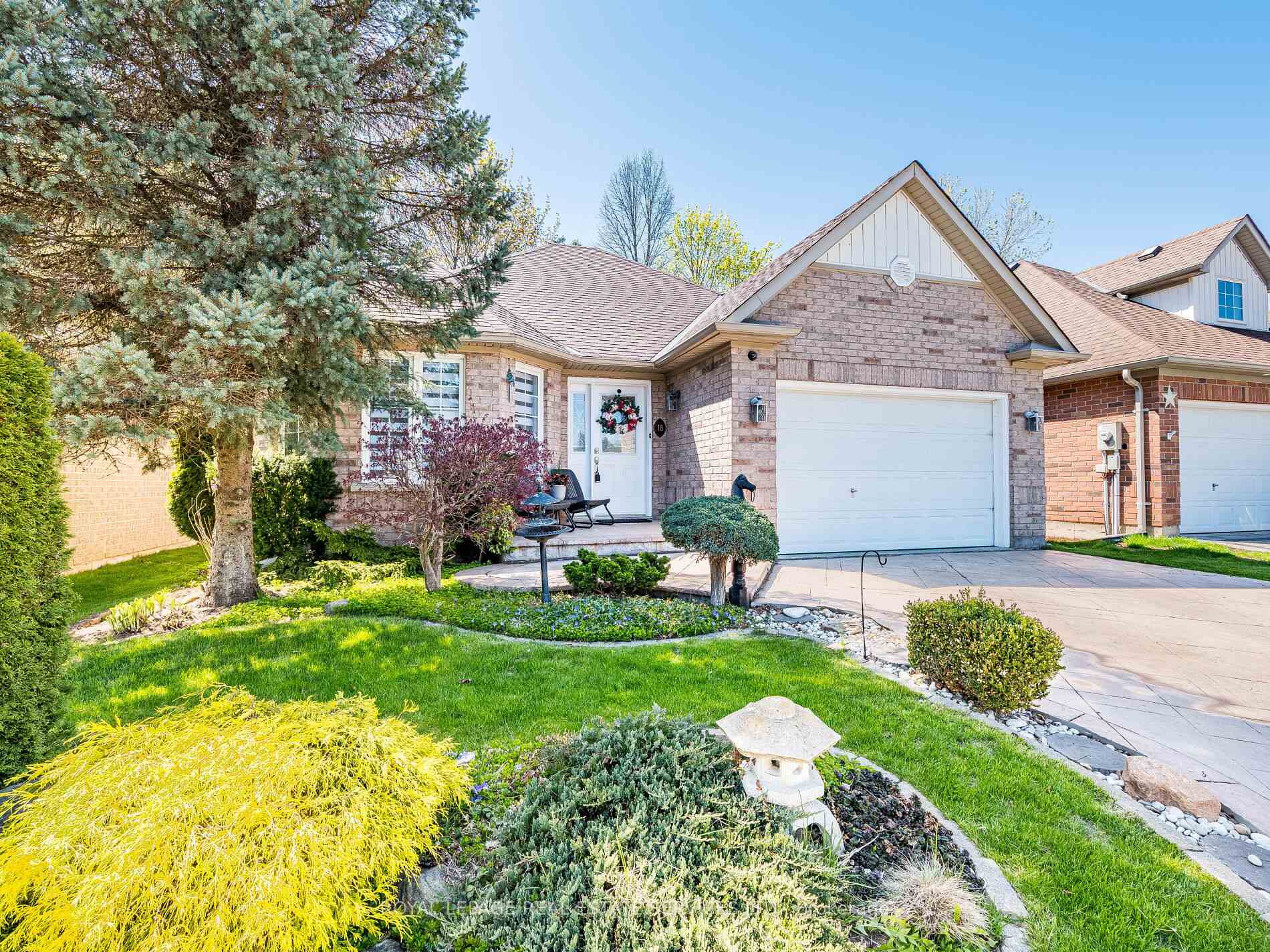 Photo 2 of 18 Nailsworth Crescent, Caledon, Caledon East — HOMEH