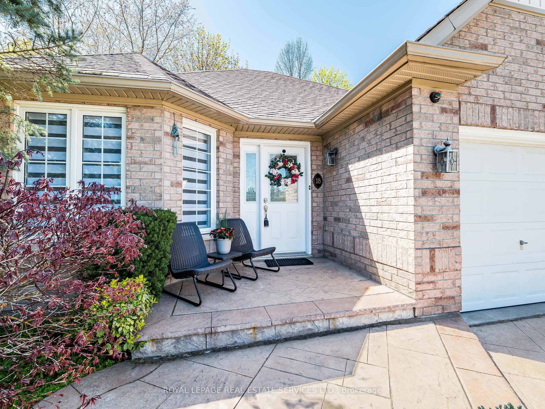 Photo 3 of 18 Nailsworth Crescent, Caledon, Caledon East — HOMEH