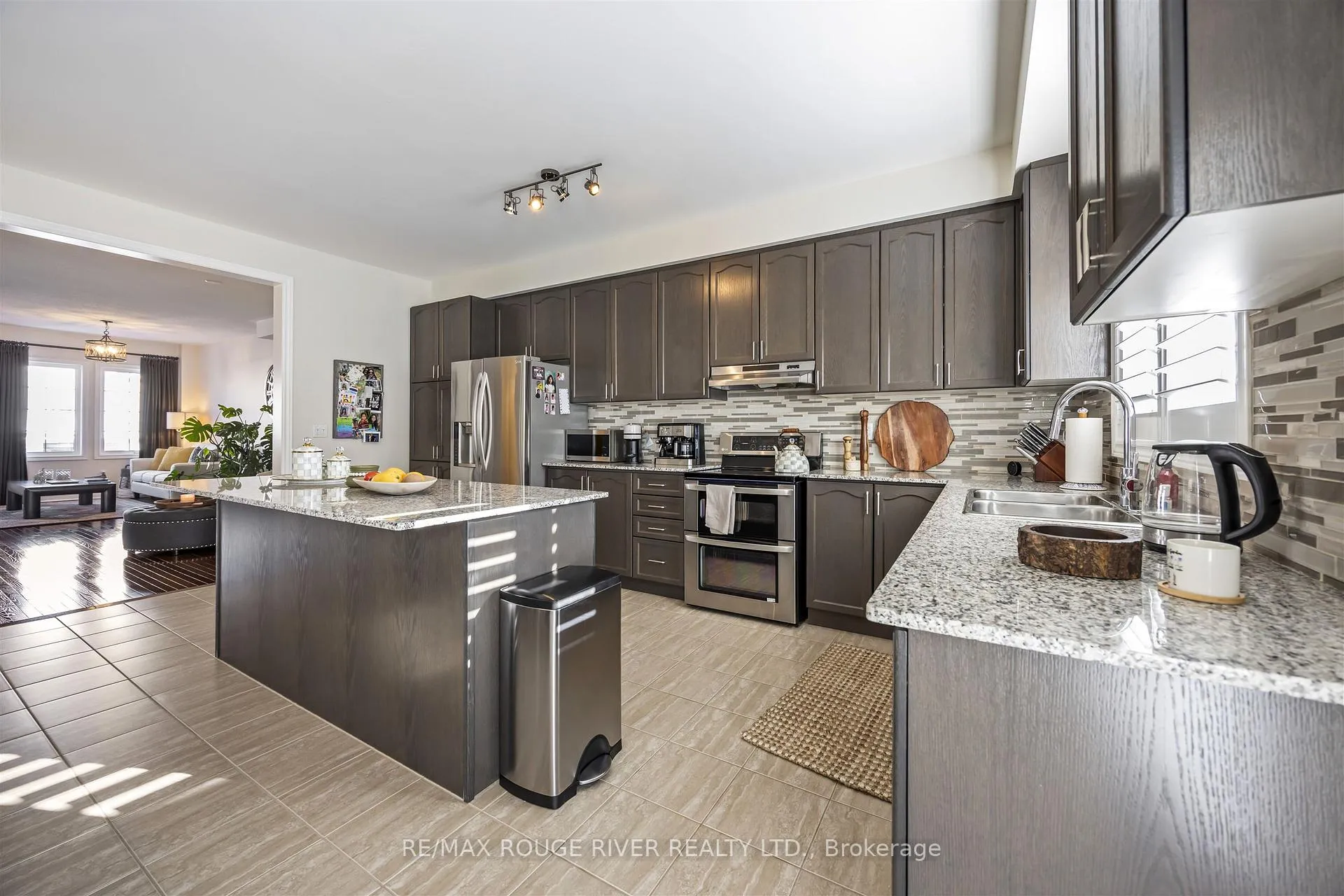 Photo 12 of 1721 Carousel Drive, Pickering, Duffin Heights — HOMEH