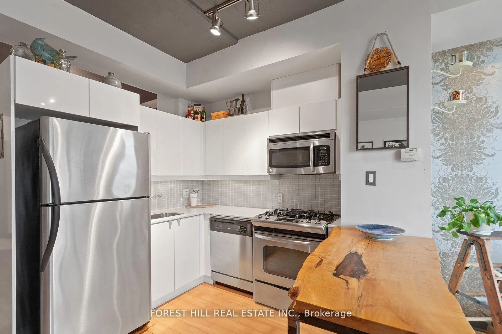 Photo 9 of Unit 406, 127 Queen Street E, Toronto, Church-Yonge Corridor — HOMEH
