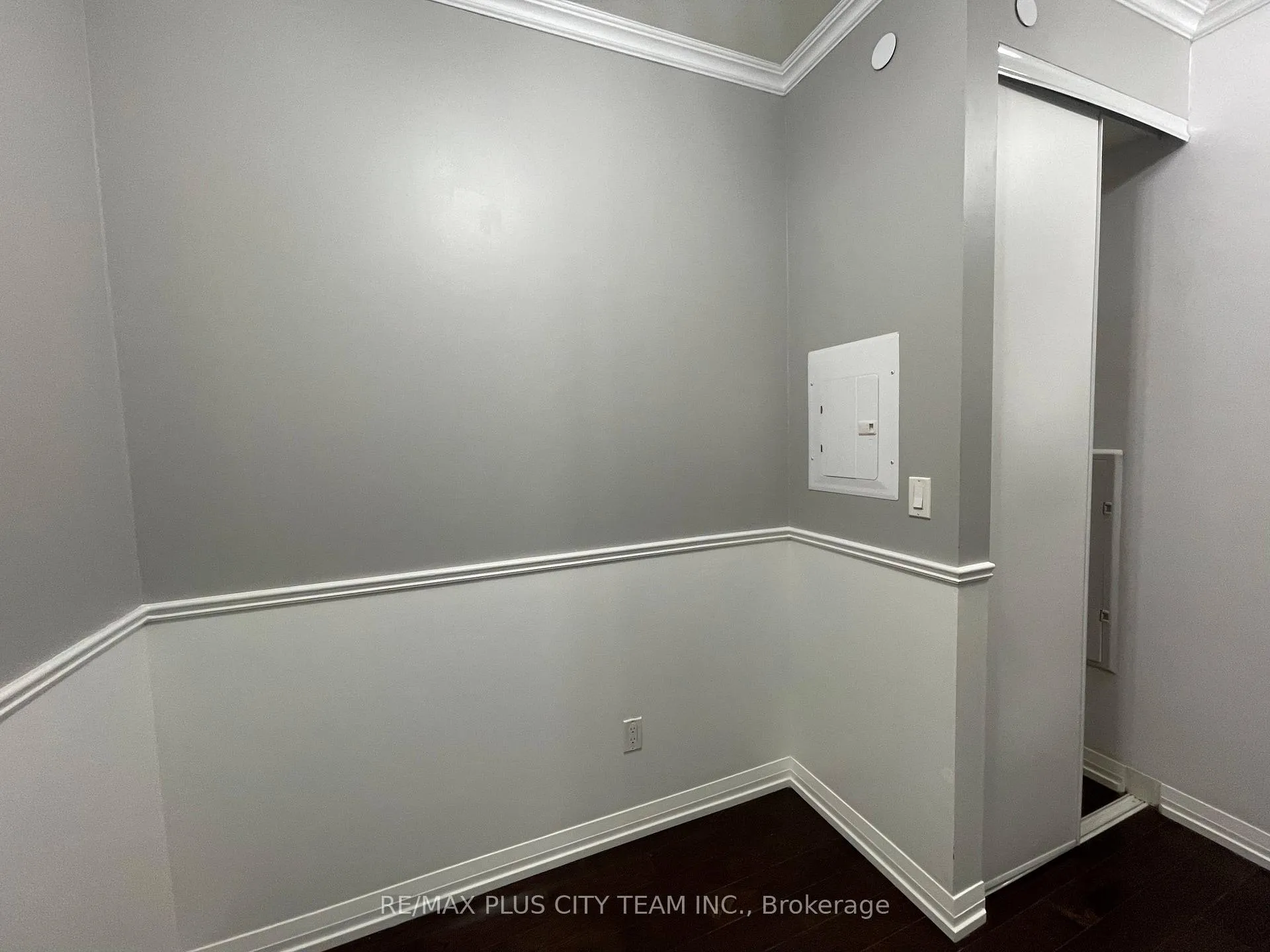 Photo 3 of Unit 720, 460 Adelaide Street, Toronto, Moss Park — HOMEH