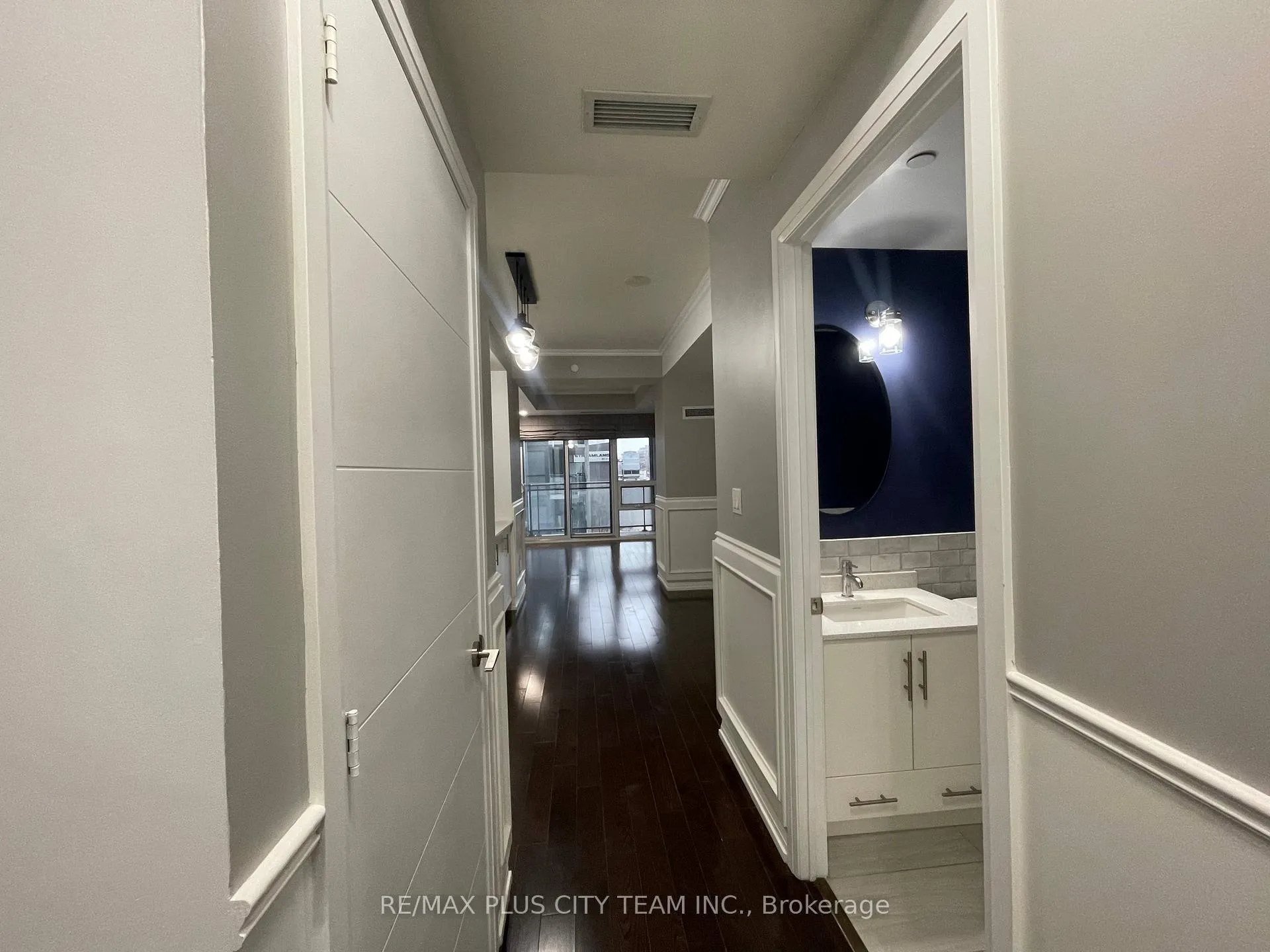 Photo 4 of Unit 720, 460 Adelaide Street, Toronto, Moss Park — HOMEH