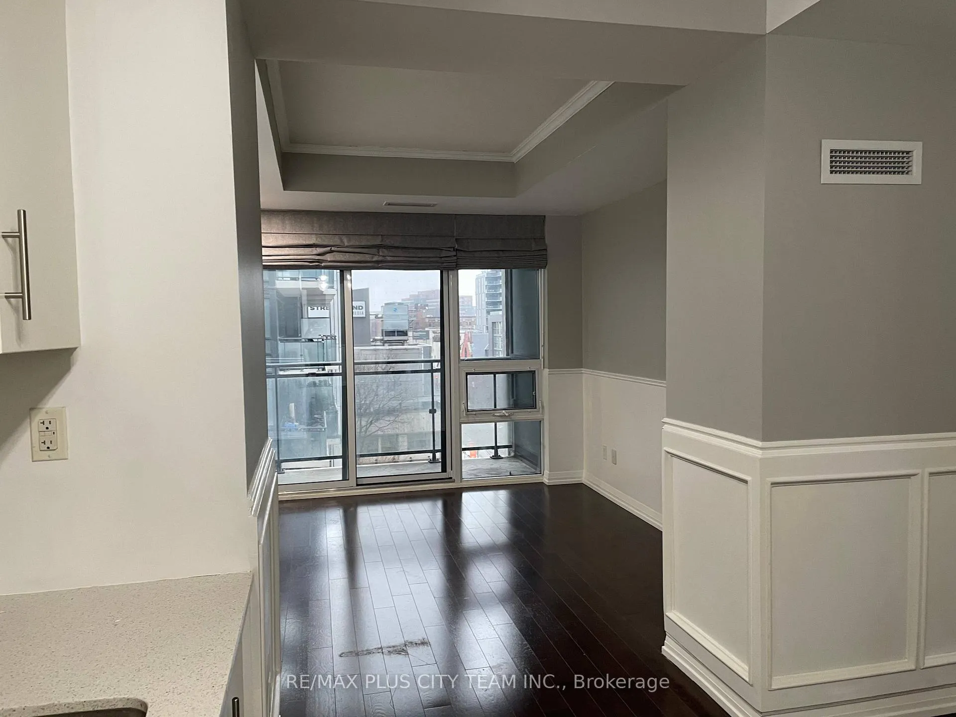 Photo 5 of Unit 720, 460 Adelaide Street, Toronto, Moss Park — HOMEH