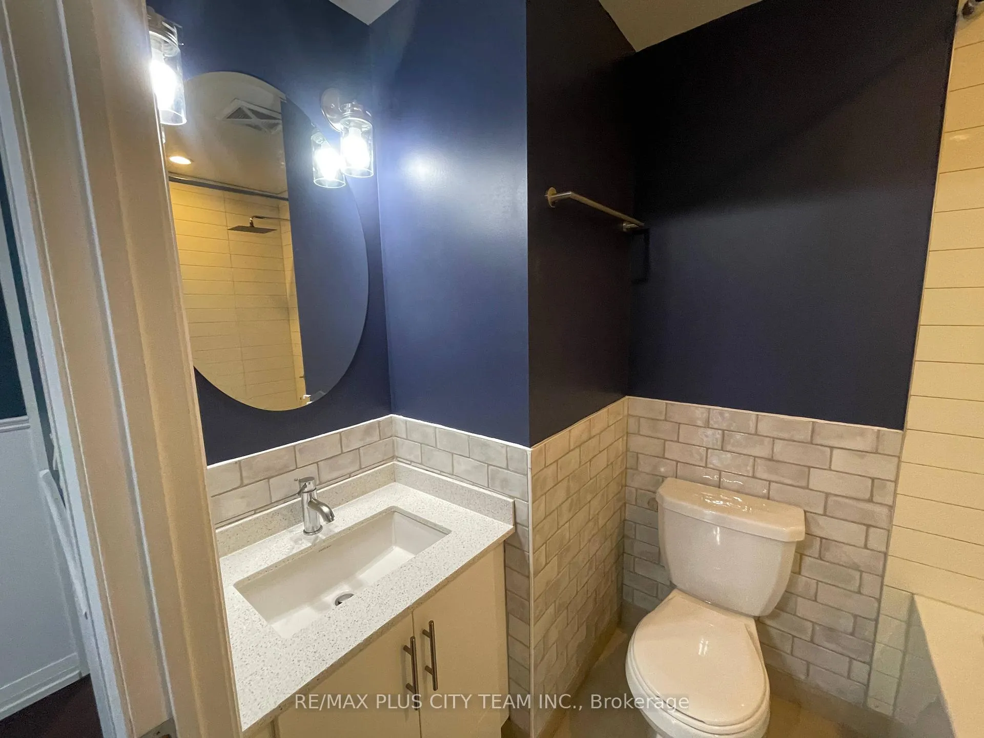 Photo 11 of Unit 720, 460 Adelaide Street, Toronto, Moss Park — HOMEH