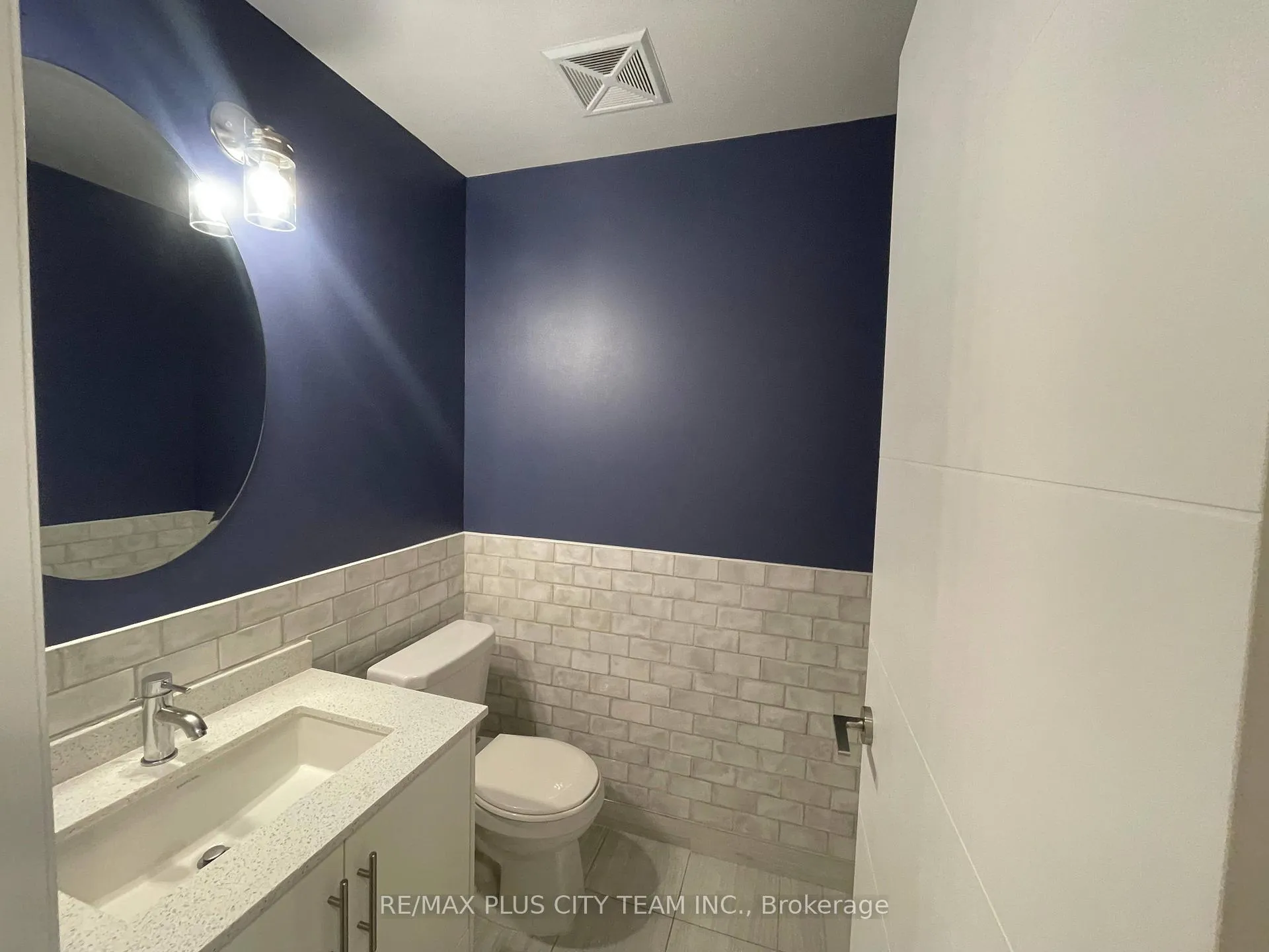 Photo 13 of Unit 720, 460 Adelaide Street, Toronto, Moss Park — HOMEH