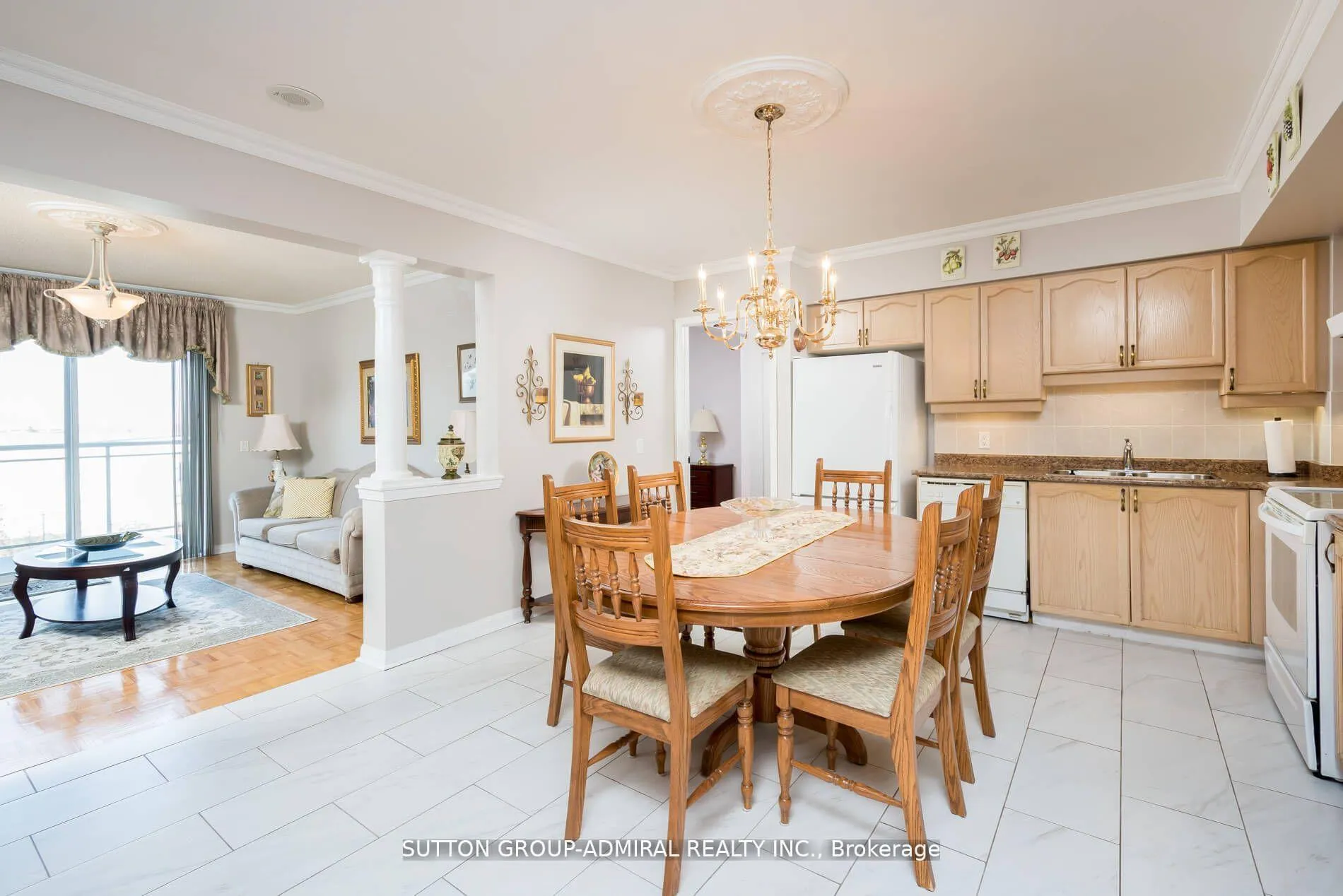Photo 3 of Unit 509, 2504 Rutherford Road, Vaughan, Maple — HOMEH
