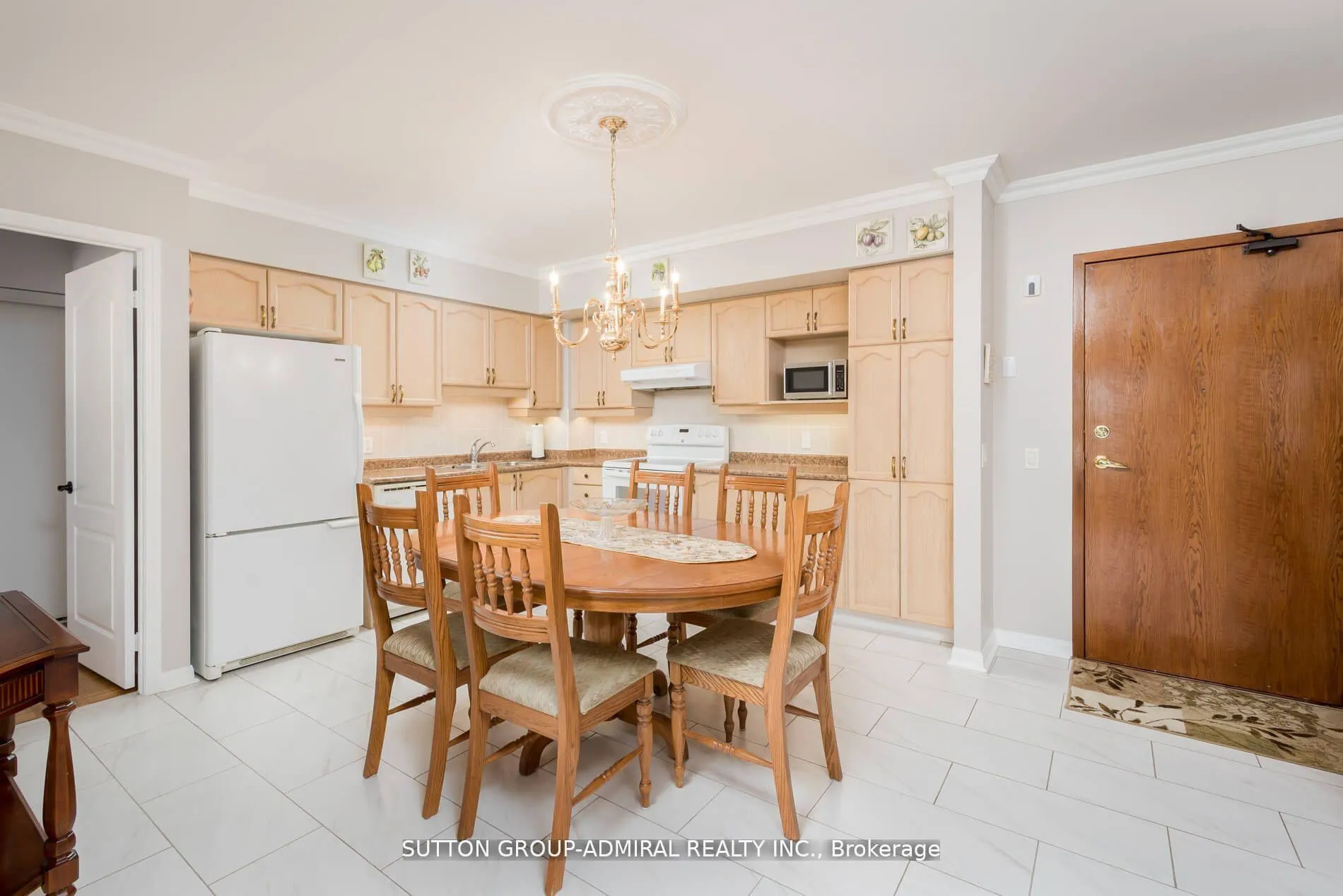 Photo 4 of Unit 509, 2504 Rutherford Road, Vaughan, Maple — HOMEH