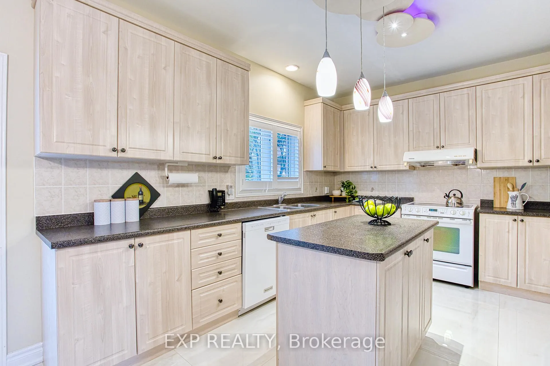 Photo 11 of 96 Glenmeadow Crescent, Hamilton, Winona Park — HOMEH