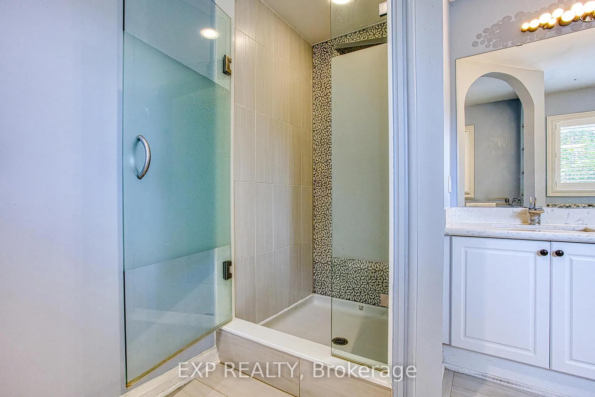 Photo 24 of 96 Glenmeadow Crescent, Hamilton, Winona Park — HOMEH