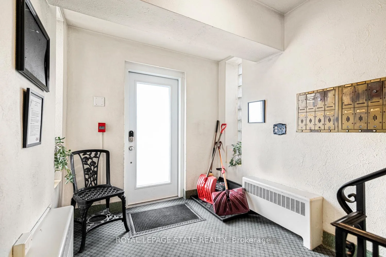 Photo 4 of Unit 5, 802 King Street W, Hamilton, Westdale — HOMEH
