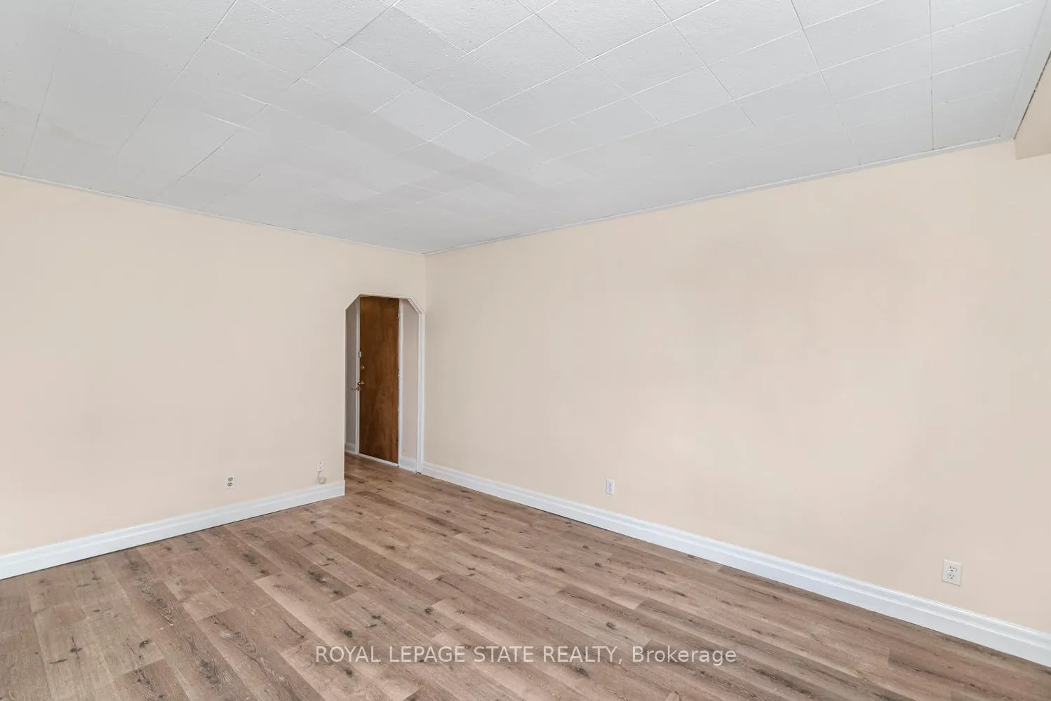 Photo 7 of Unit 5, 802 King Street W, Hamilton, Westdale — HOMEH