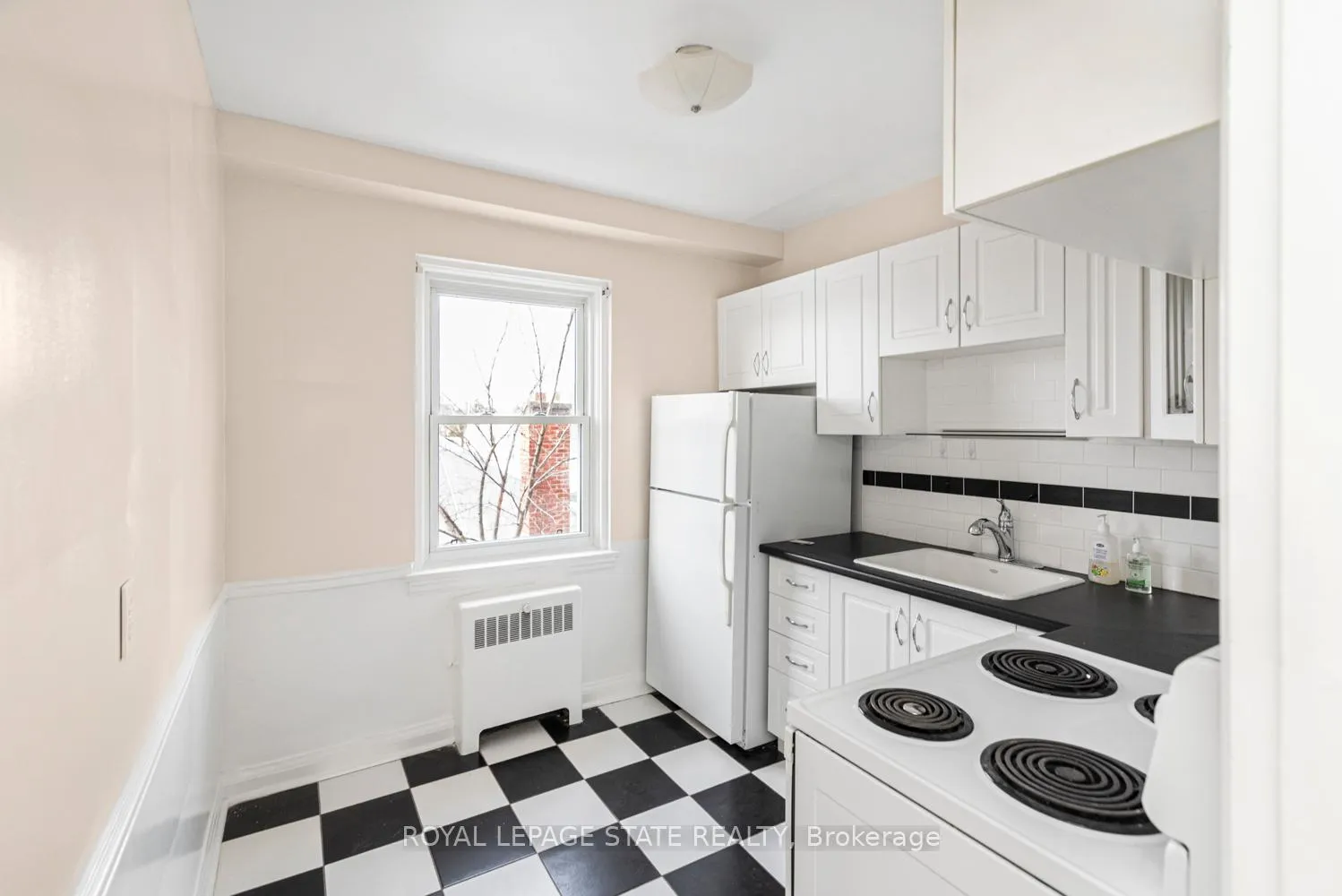 Photo 9 of Unit 5, 802 King Street W, Hamilton, Westdale — HOMEH