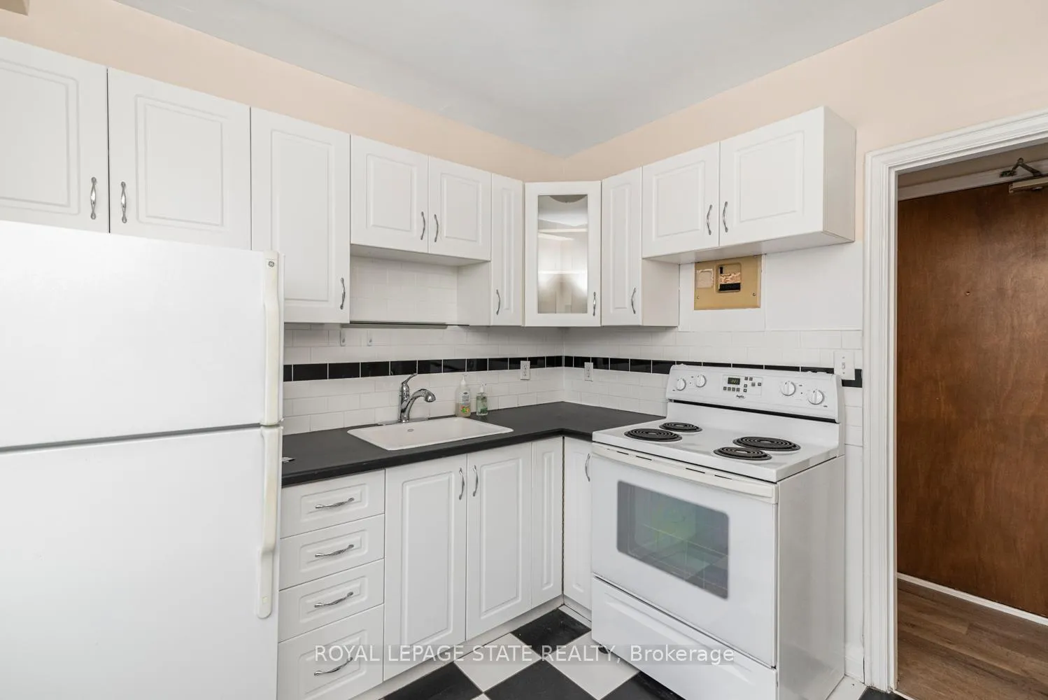 Photo 10 of Unit 5, 802 King Street W, Hamilton, Westdale — HOMEH