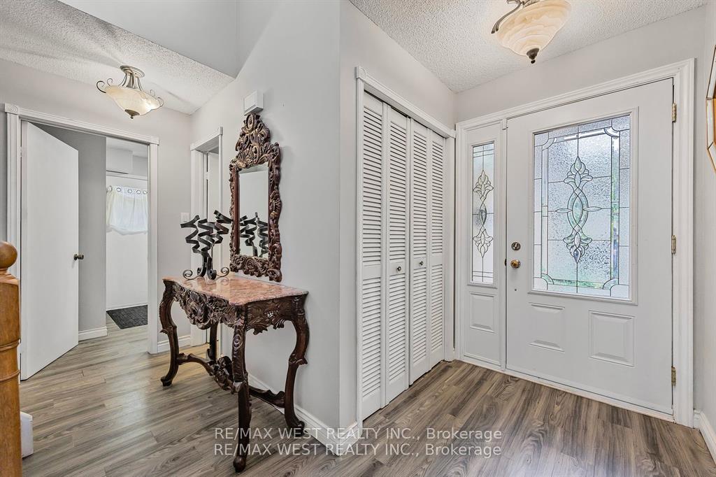 Photo 6 of 230 Browning Trail, Barrie, Letitia Heights — HOMEH