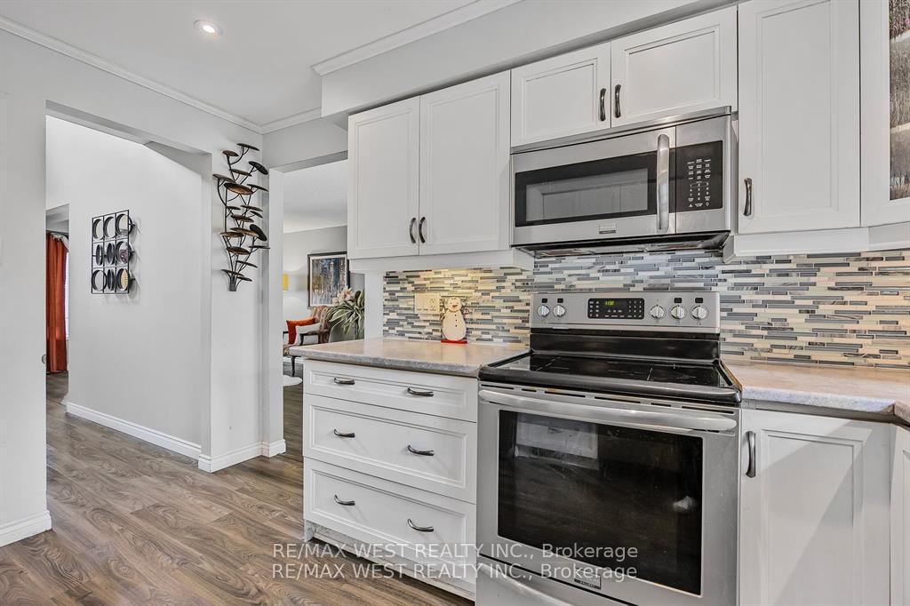 Photo 9 of 230 Browning Trail, Barrie, Letitia Heights — HOMEH