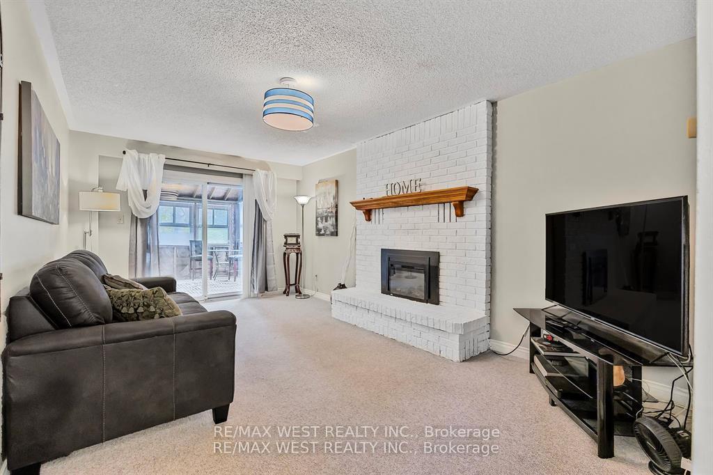 Photo 10 of 230 Browning Trail, Barrie, Letitia Heights — HOMEH