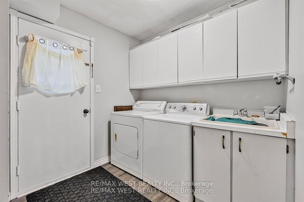 Photo 13 of 230 Browning Trail, Barrie, Letitia Heights — HOMEH