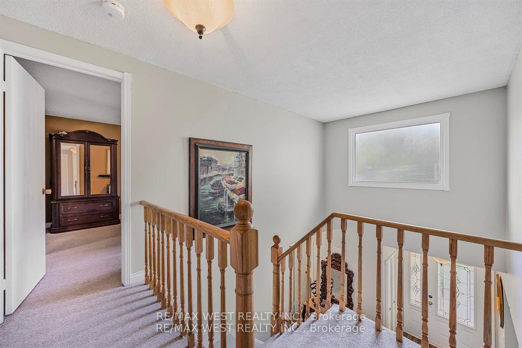 Photo 14 of 230 Browning Trail, Barrie, Letitia Heights — HOMEH