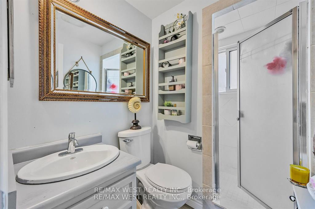 Photo 16 of 230 Browning Trail, Barrie, Letitia Heights — HOMEH