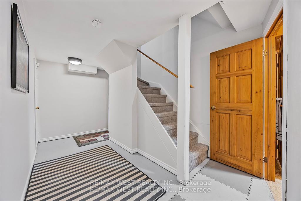 Photo 20 of 230 Browning Trail, Barrie, Letitia Heights — HOMEH