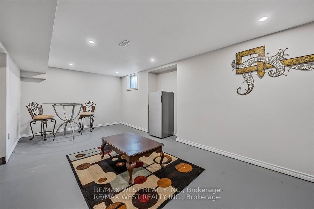 Photo 22 of 230 Browning Trail, Barrie, Letitia Heights — HOMEH