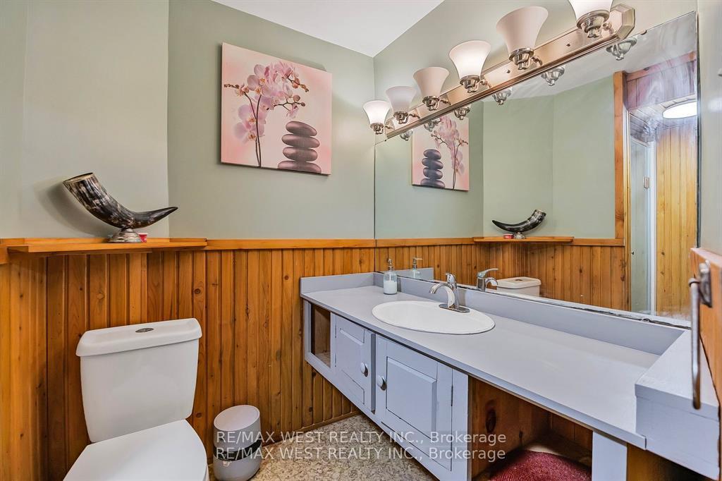 Photo 24 of 230 Browning Trail, Barrie, Letitia Heights — HOMEH