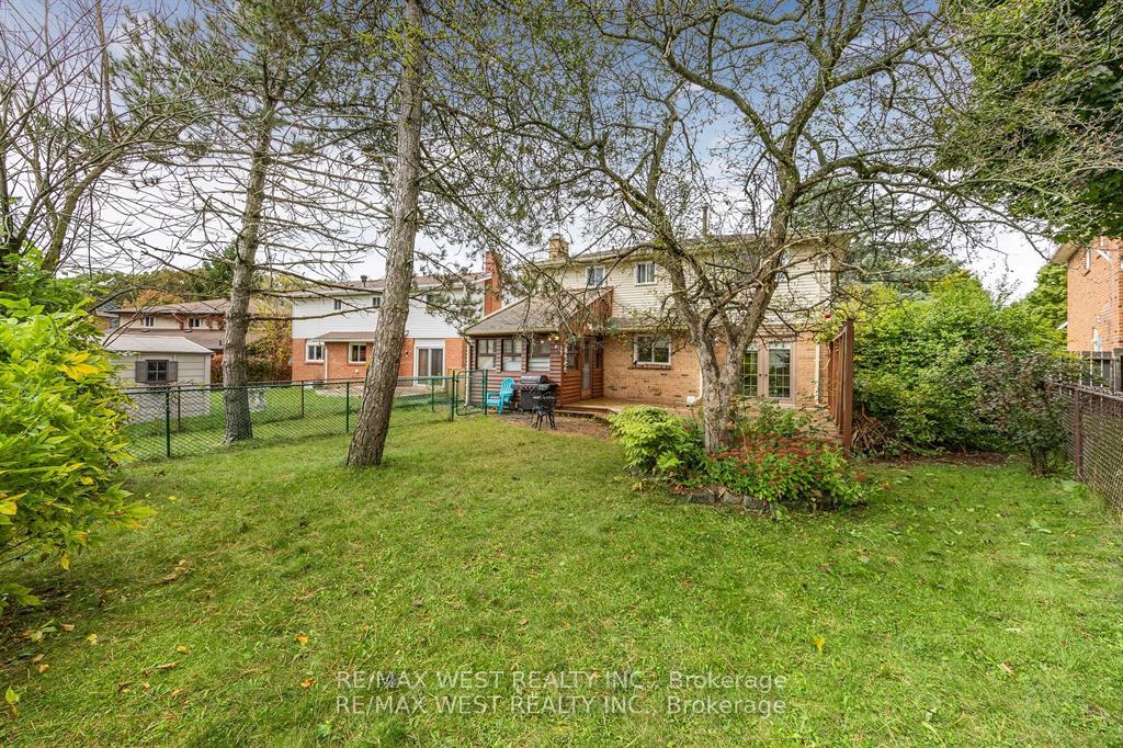 Photo 32 of 230 Browning Trail, Barrie, Letitia Heights — HOMEH