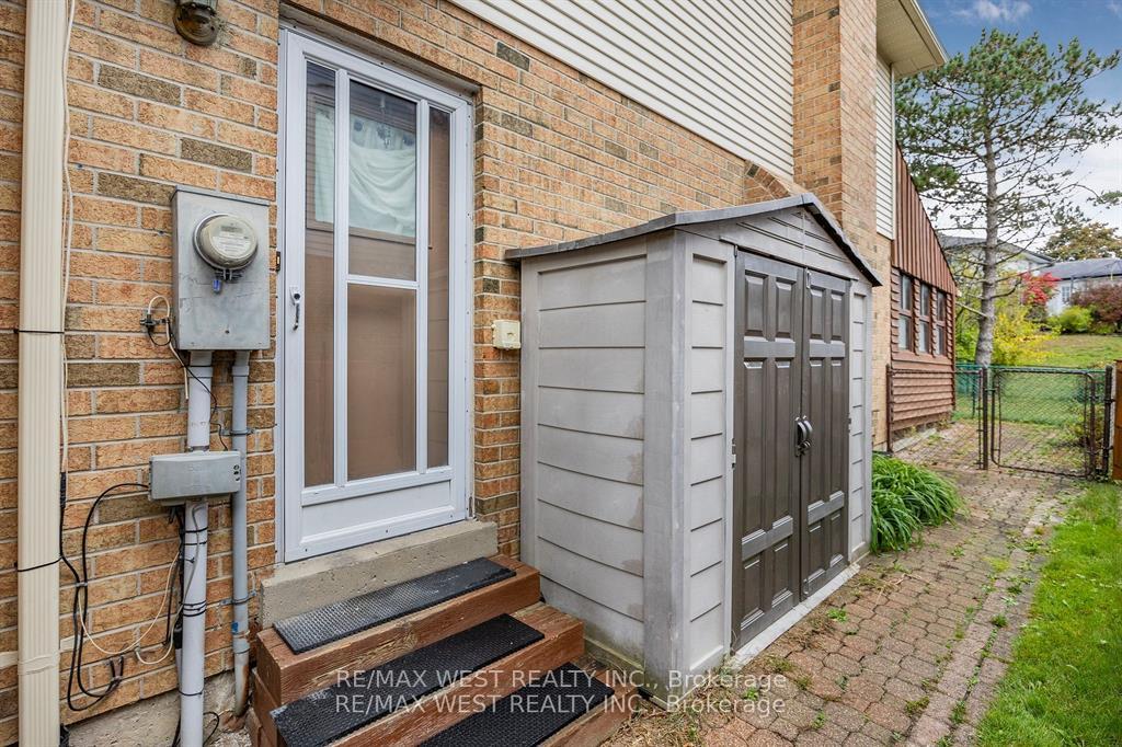 Photo 34 of 230 Browning Trail, Barrie, Letitia Heights — HOMEH