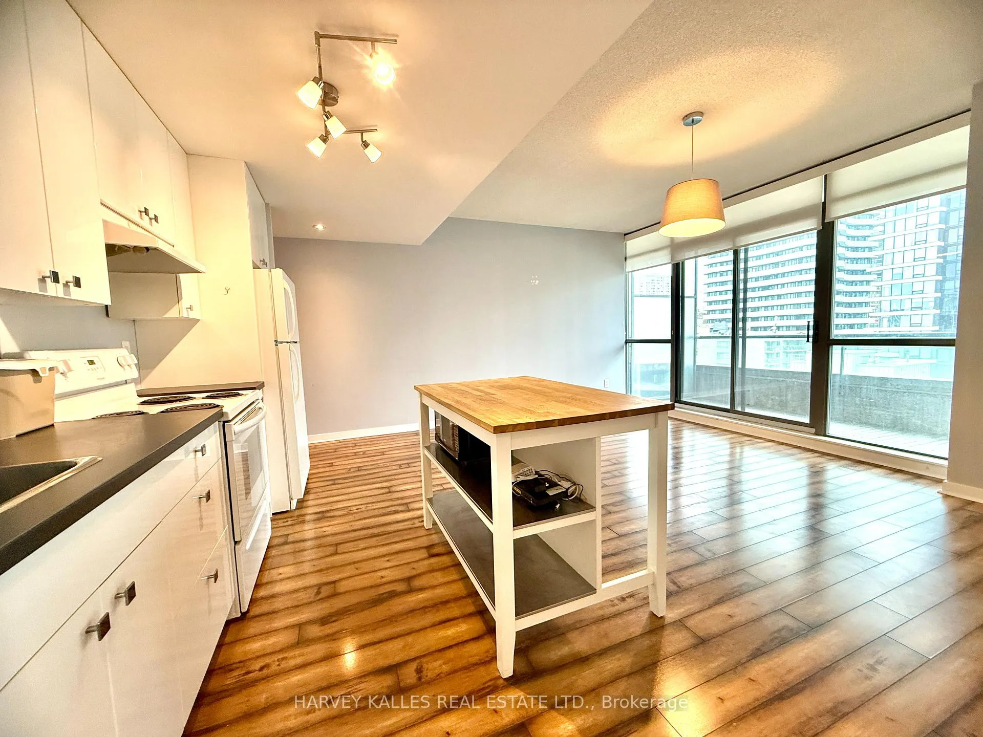 Photo 5 of Unit 1105, 281 Mutual Street, Toronto, Church-Yonge Corridor — HOMEH
