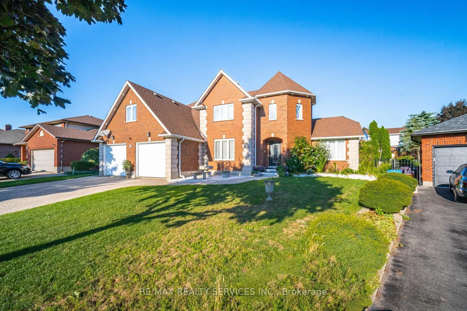 Photo 1 of 41 Jadestone Court, Kitchener — HOMEH