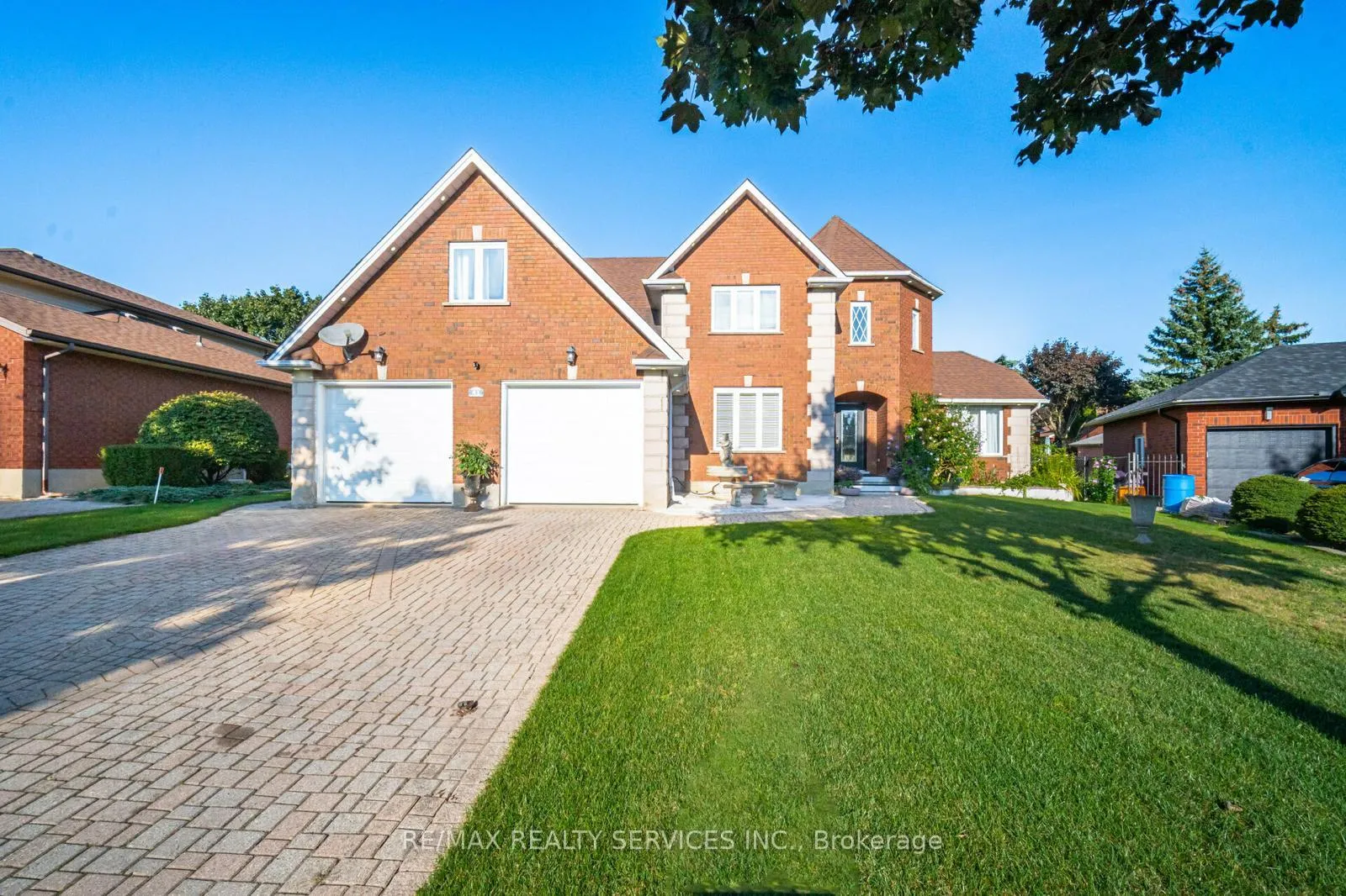 Photo 2 of 41 Jadestone Court, Kitchener — HOMEH