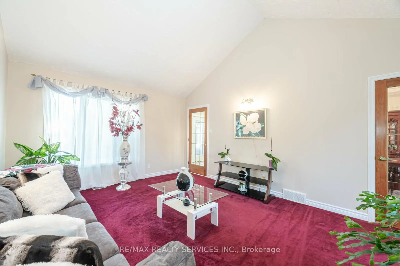 Photo 5 of 41 Jadestone Court, Kitchener — HOMEH
