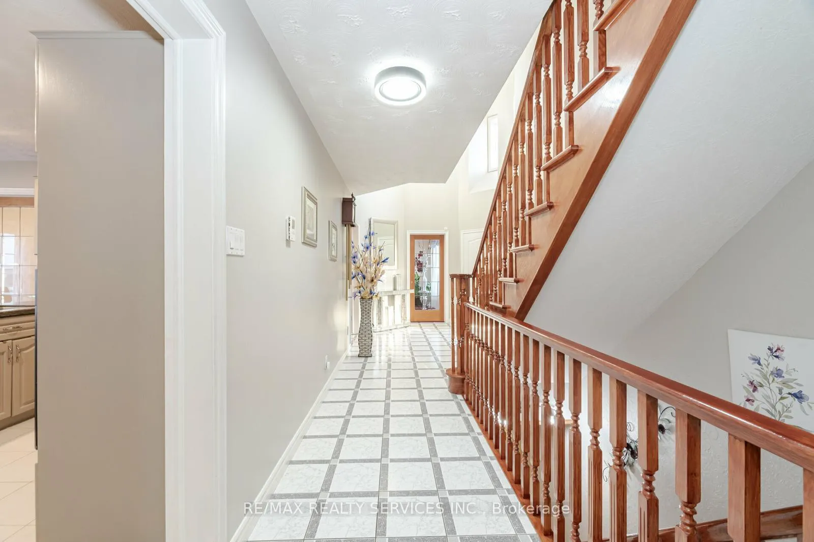 Photo 9 of 41 Jadestone Court, Kitchener — HOMEH