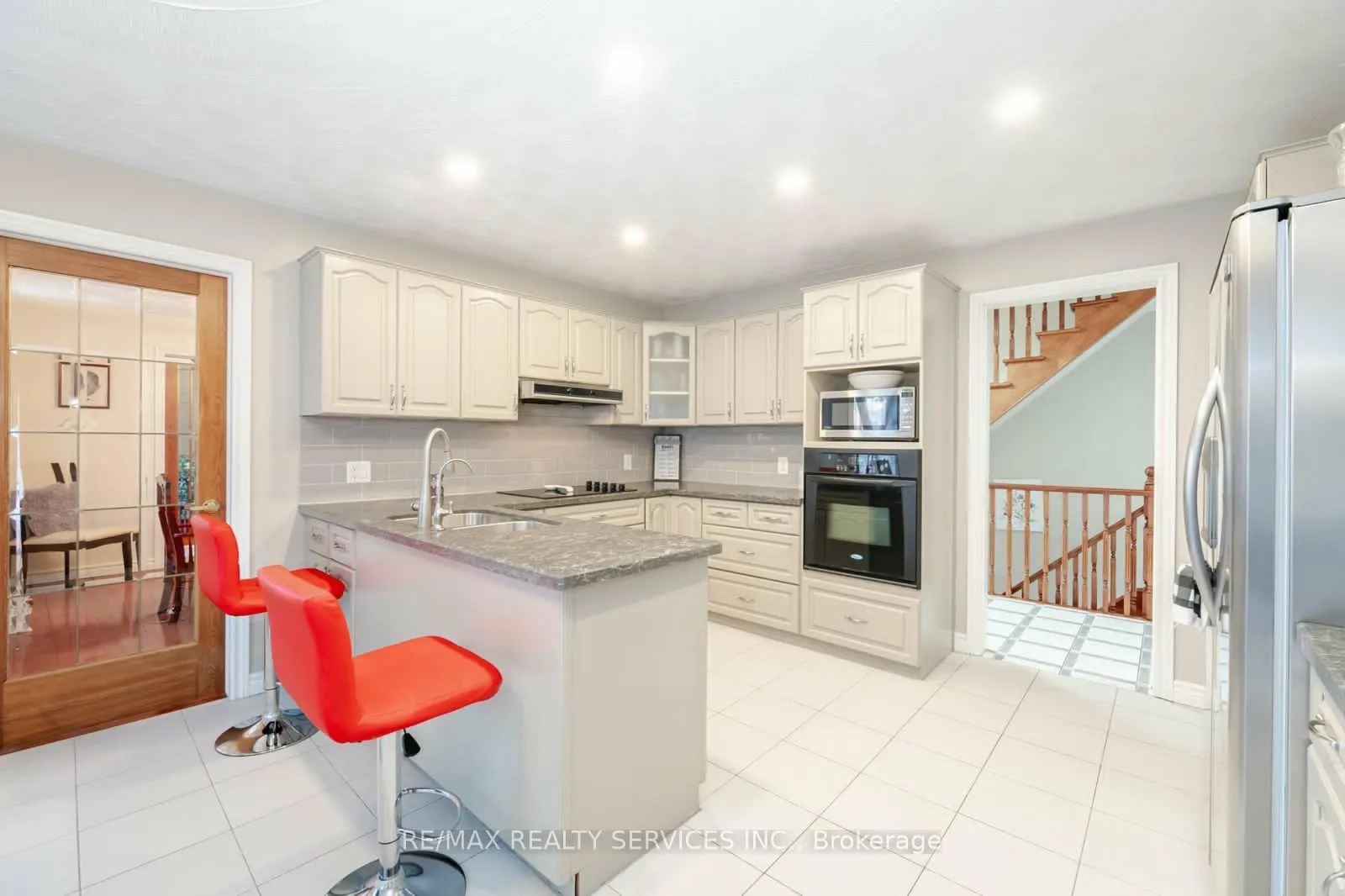 Photo 11 of 41 Jadestone Court, Kitchener — HOMEH