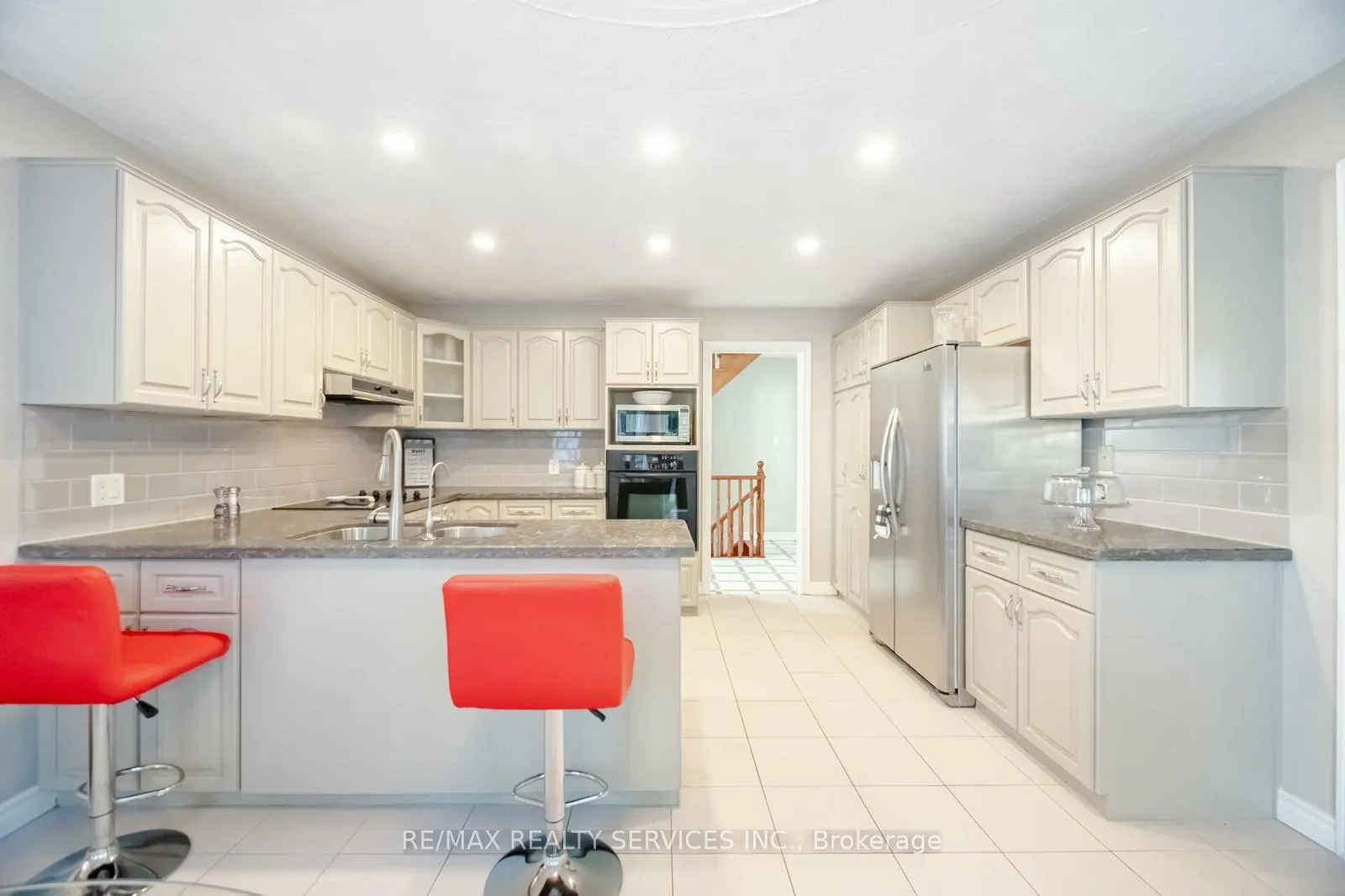 Photo 12 of 41 Jadestone Court, Kitchener — HOMEH